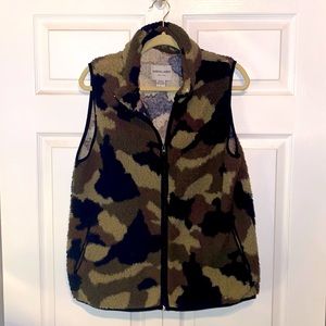 Retro Camouflage / Camo Sabrina Lauren New York Brand Boutique Vest 🖤